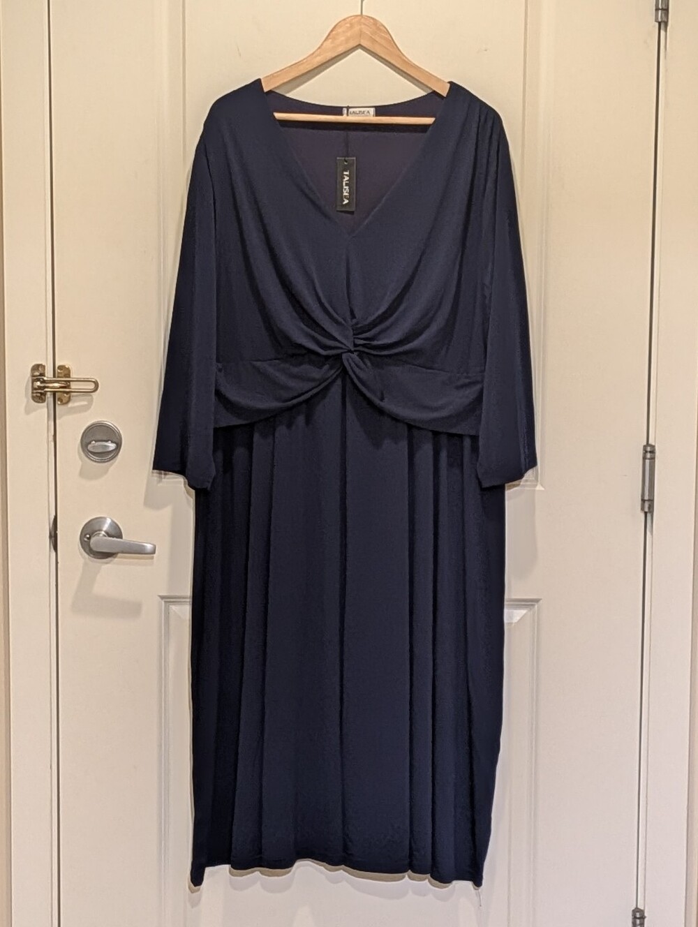 NWT Talisea 22W Navy Blue Twist Detail V-Neck Midi Dress